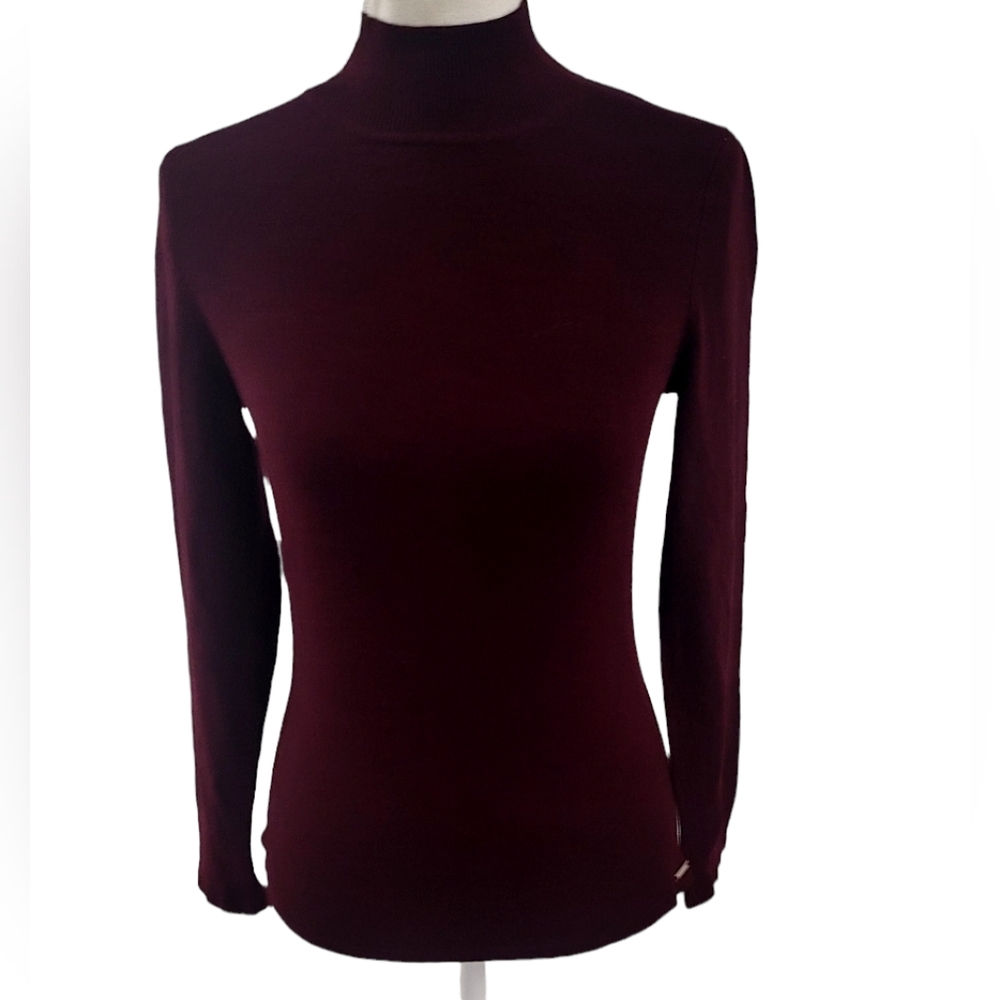 T Tahari | Red Long Sleeve Turtle Neck Lightweight Sweater | Size: XS